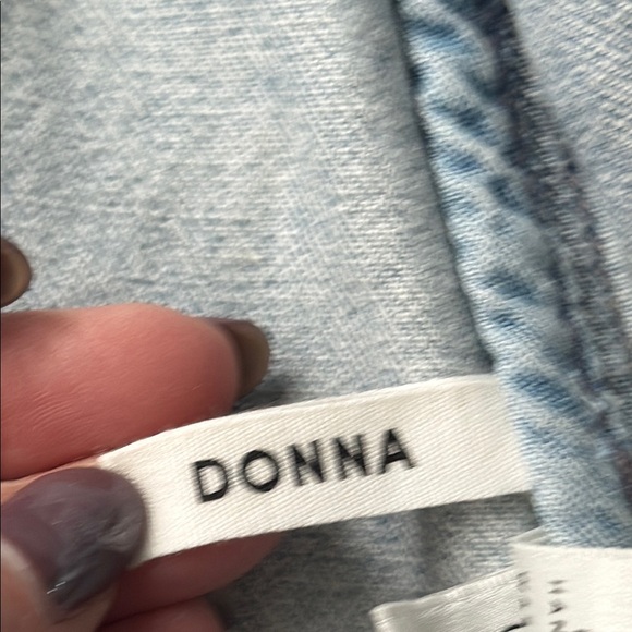 DONNA TRENCH in wanderlust - Picture 5 of 16